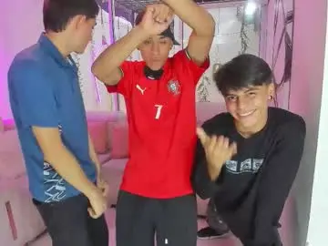 Chaturbate Free Porn Cam of houseofwarrios