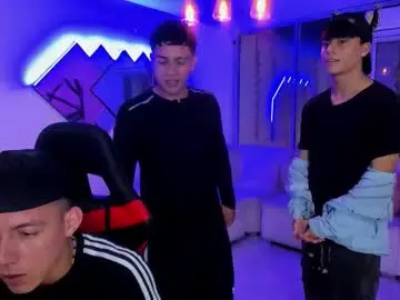 Chaturbate Live Sex of houseofwarrios