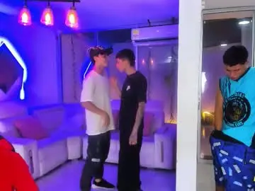 Chaturbate Sex Cam of houseofwarrios