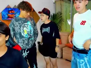 Chaturbate Free Live Porn of houseofwarrios