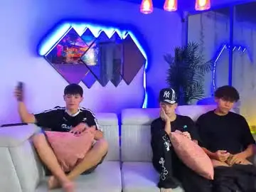 Chaturbate Free Porn Cam of houseofwarrios