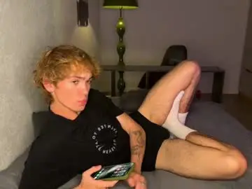 Chaturbate Live Sex Cam of xavier_200
