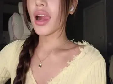 Chaturbate Live Sex Cam of ella_lee15