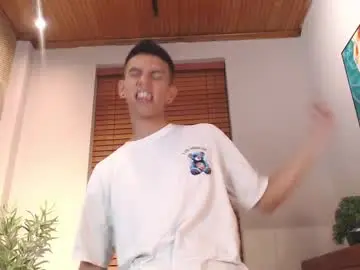 Chaturbate Live Sex Cam of lucca_moreti