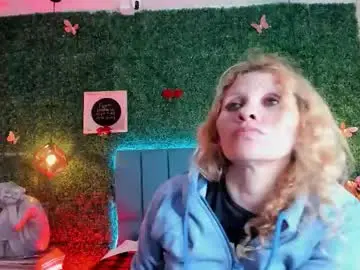 Chaturbate Live Sex Cam of evangelyne_rose
