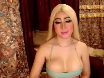 Chaturbate Live Sex Cam of thequeenisback