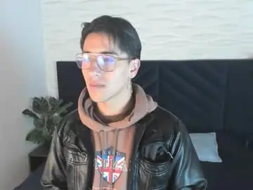 Chaturbate Live Sex Cam of andyjoy_