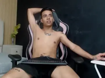 Chaturbate Watch Live Sex Cams of maximogray