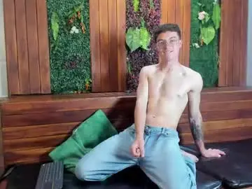 Chaturbate Best live sex cam show of liljames_