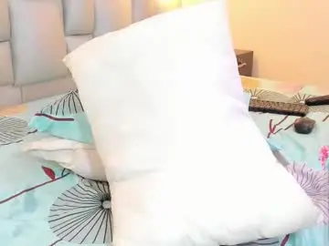 Chaturbate Live Sex Cam of lunaasweett