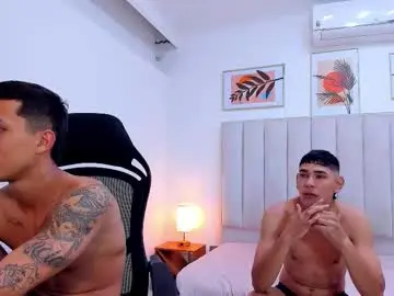 Chaturbate Nude Webcam of twogirls2boys