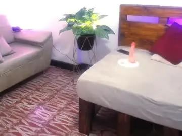 Chaturbate Nude Webcam of yeseniaa25_