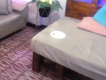 Chaturbate Nude Webcam of yeseniaa25_