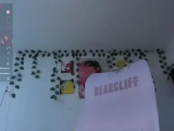 Chaturbate Free Live Porn of twinkpartyuncut