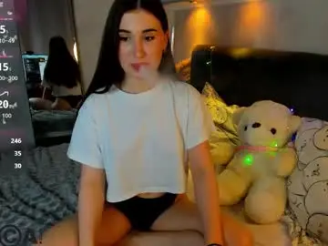 Chaturbate Best live sex cam show of emily_lews