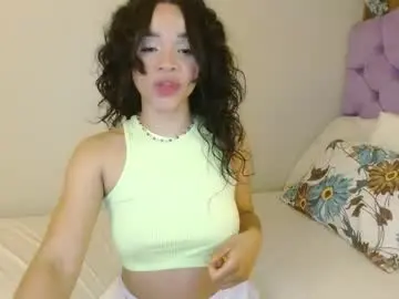 Chaturbate Live Sex Cam of kiararose19
