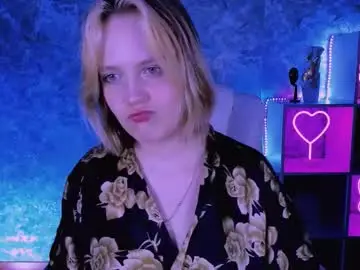 Chaturbate Live Sex Cam of madeline_doll