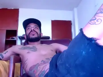 Chaturbate Free Porn Cam of almostattoo