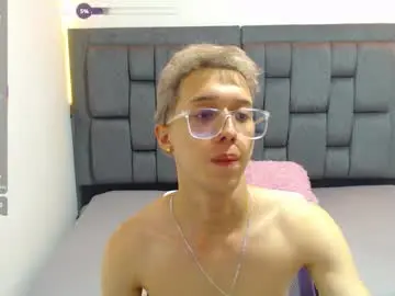 Chaturbate Live Sex Cam of skinny_bigcock20