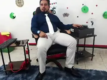 Chaturbate Live Sex Cam of kalethbigdick88