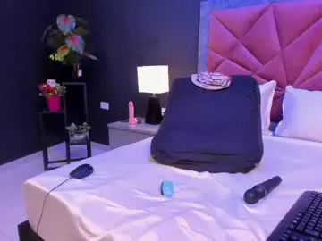 Chaturbate Nude Webcam of mia_milff