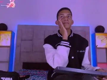 Chaturbate Free Live Porn of dilam_alfonzo