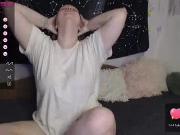 Chaturbate Live Sex Cam of darling_tony18