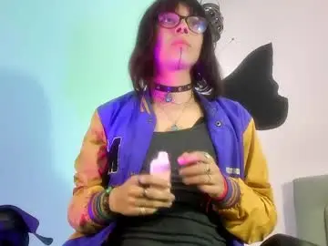 Chaturbate Live Sex Cam of lullaby_charade2