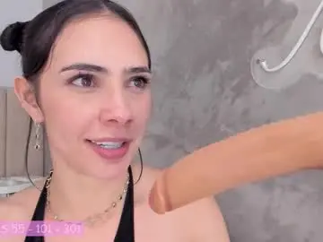 Chaturbate Live Sex Cam of miaa_monrroee_