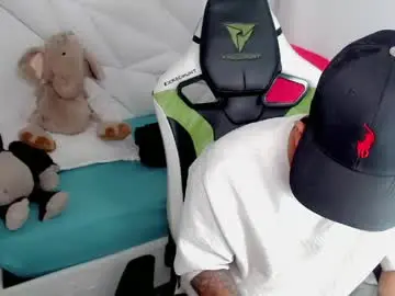 Chaturbate Live Sex Cam of black_diamondd_