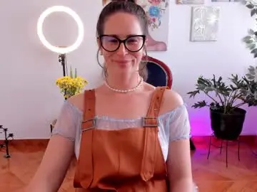 Chaturbate Live Sex Cam of cuddlingbunnny