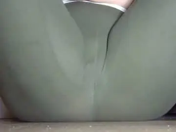 Chaturbate Live Sex Cam of wet_pants2022