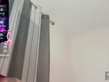 Chaturbate Live Sex Cam of alessia_bloom_