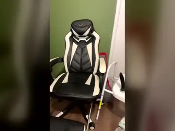 Chaturbate Live Sex Cam of englishshyguyuk