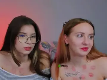 Chaturbate Live Sex Cam of mila_glow