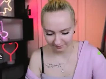 Chaturbate Live Sex Cam of mila_glow