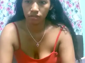 Chaturbate Nude Webcam of ariah13