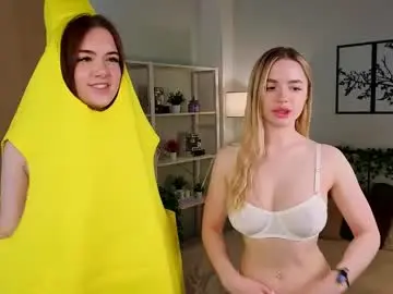 Chaturbate Live Sex Cam of cloverfarewell