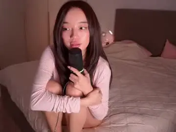 Chaturbate Live Sex Cam of jenny__lii