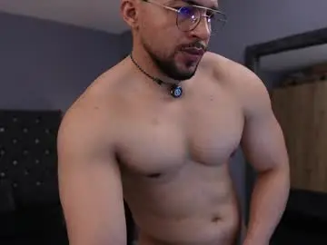 Chaturbate Live Sex Cam of loganmartinx