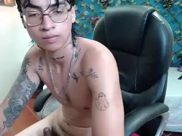 Chaturbate Free Porn Cam of derekfly