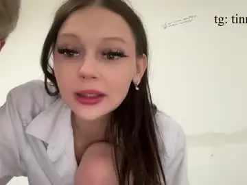 Chaturbate Live Sex Cam of tinnydoll
