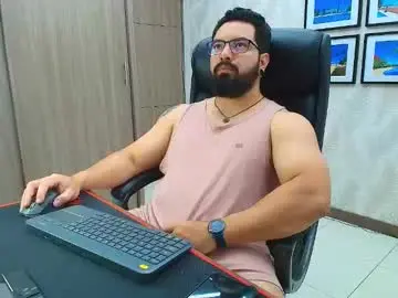 Chaturbate Nude Webcam of robby_k