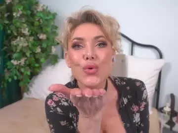 Chaturbate Live Sex Cam of isadoradunkan