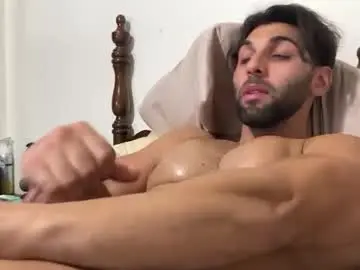 Chaturbate Adult Webcam of fitcurvyman4fun_69