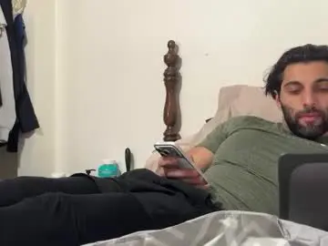 Chaturbate Nude Webcam of fitcurvyman4fun_69