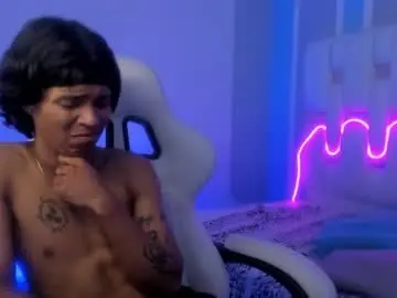 Chaturbate Free Live Porn of andykings_1