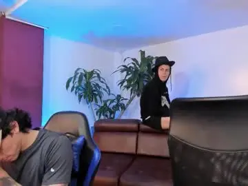 Chaturbate Live Sex Cam of handsomeboys19