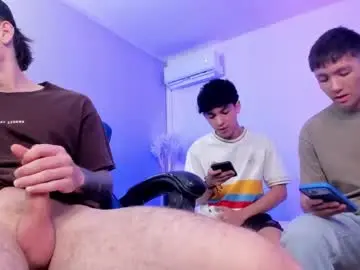Chaturbate Live Sex Cam of handsomeboys19