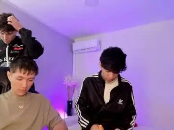 Chaturbate Live Sex Cam of handsomeboys19